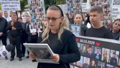 Photo of (ВИДЕО) Сопругата на полицаецот Тоше Тодоровски револтирана: Не ме поканија на поставувањето на спомен-бистата