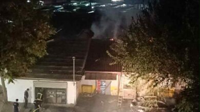 Photo of Вечерва гореше возило во Центар – зафатени околните дуќани и простории од маркет