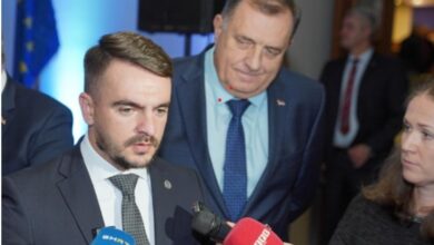 Photo of Хрват ги презема претседателските должности на Додик