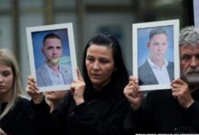 Photo of Родителите од Кочани до Мицкоски: Престанете со навреди кон нас, вашите раце се извалкани со невина крв!
