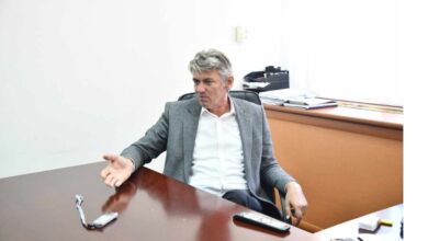 Photo of Мицкоски преку локалните избори сака да крои како ќе изгледаат партиите од албанскиот блок, вели Села
