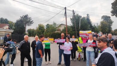 Photo of (ВИДЕО) Протест во Ченто против самоволието на човек од кој се жалат сите комшии