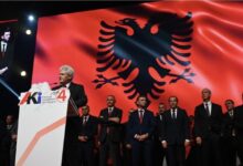 Photo of Ахмети: Мицкоски со кучиња оди на лов на зајци, но не и на орли, орелот не се бори со кучиња
