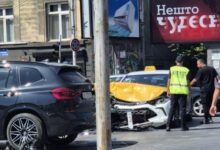 Photo of ФОТО: Со такси се заби во луксузно БМВ во центарот на Скопје