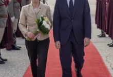 Photo of Муцунски ја пречека Фон дер Лајен на скопскиот аеродром