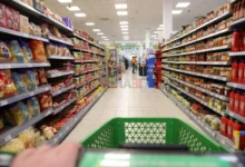 Photo of Време: Масовно затворање продавници низ Србија поради маржите воведени од Вучиќ