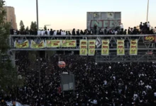 Photo of Ултраортодоксните евреи направија хаос во Ерусалим, момче падна од зграда и почина