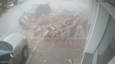 Photo of (ВИДЕО) Балкон се урна во Грција, а жена за влакно се спаси