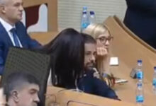 Photo of (Видео) Лудило во парламентот на БиХ: „Би ја замолил пратеничката да не седи во скутот на министерот за финансии“