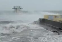 Photo of Бурата Ејми уби едно лице во Ирска.. Прекини на електрична енергија, откажани летови, затворени училишта, поплави…