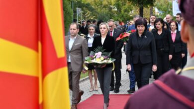 Photo of По повод 11 Октомври партиска делегација на СДСМ положи цвеќе и оддаде почит на борците од НОБ во Прилеп