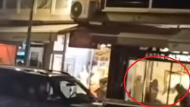 Photo of (Видео) Филмски грабеж во центарот на Гостивар: Ограбена златара со калашникови – фрлени бодликави жици на полицијата
