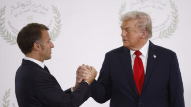Photo of (ВИДЕО) Трамп ќе му ја откинеше раката на Макрон