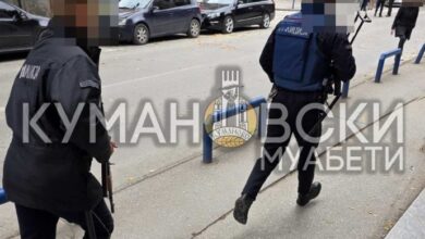 Photo of Пукање пред Општина Куманово, неофицијално ранет кандидат за советник, полицајци со панцири ја блокираа општината