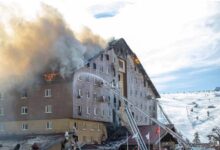 Photo of Осум доживотни затворски казни за пожарот во скијачки центар во Турција во кој загинаа 78 лица – пресудите дочекани со аплаузи