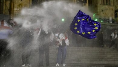 Photo of (ВИДЕО) Насилни демонстрации во Тбилиси по спорната изборна победа на „Грузиски сон“