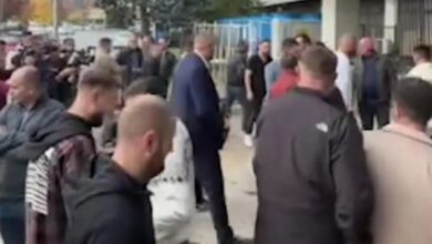 Photo of (Видео) Пред ДИК протест за поддршка на првиот градоначалник Албанец на Чашка