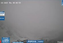 Photo of (Видео) На Шапка утринава падна првиот снег, покажуваат камерите на SkiMacedonia