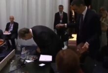 Photo of (ВИДЕО) Вучиќ збунет – го бараше своето место на самитот во Данска, скрши столче…