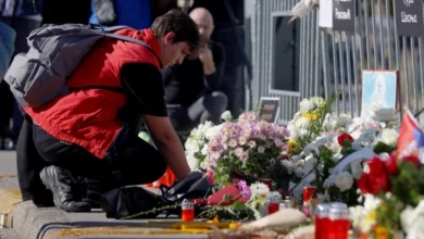 Photo of Во тишина оддадена почит за 16-те загинати во падот на бетонската настрешница на железничката станица во Нови Сад пред една година