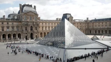 Photo of И жена приведена и обвинета за грабежот на накит во Лувр