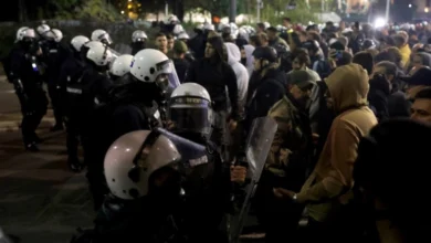 Photo of Мирно е утрово пред Собранието на Србија по синоќешните инциденти, полицијата ноќеска привела 37 луѓе