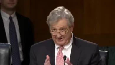 Photo of Сенаторот Кенеди предлага закон: Не треба да примаме плата, за да ја почувствуваме истата болка како и луѓето на кои не им плаќаме!“!