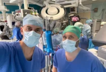 Photo of Кардиохирурзите Колев и Џелили на обука во Клиниката за кардиохирургија во Бордо, Франција