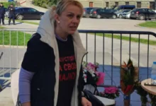 Photo of Дијана Хрка се врати од болница, го продолжува штрајкот со глад во близина на Собранието на Србија