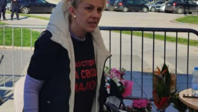 Photo of Дијана Хрка се врати од болница, го продолжува штрајкот со глад во близина на Собранието на Србија