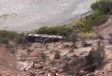 Photo of Најмалку 37 лица загинаа во Перу откако автобус падна во бездна длабока 200 метри