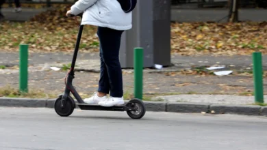 Photo of Две малолетнички тешко повредени, паднале од електричен тротинет