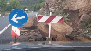 Photo of Одрон на патот Маврово-Дебар кај село Врбјани, сообраќајот по една лента