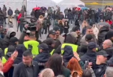 Photo of Инцидент пред влезот во српското Собрание