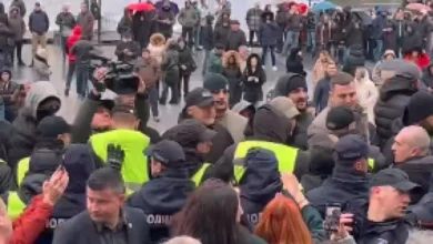 Photo of Инцидент пред влезот во српското Собрание