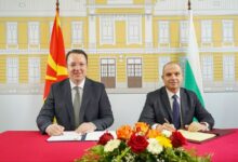 Photo of БГНЕС за Николовски: Лицемерен партиски комичар – од омраза кон Бугарите до насмевки на Ѓуешево