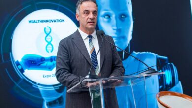 Photo of Алиу: Здравствените податоци на мобилен, а не со ќеси документи по лекарските врати