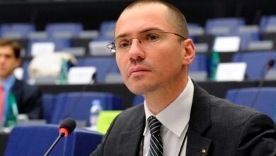 Photo of Џамбаски бара од Брисел да „не молчи пред нападите врз Бугарите во Македонија“ по инцидентот со Перев