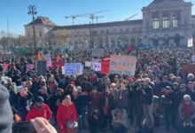 Photo of (ВИДЕО) Илјадници луѓе на антифашистички марш во Загреб, млади мажи во црно нападнаа со боја демонстранти 