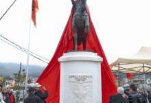 Photo of Ахмети презентираше споменик на Скендербег во кичевско