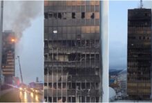 Photo of Малолетник сам се пријавил – неколкумина запалиле оган во облакодерот на „Вјесник“: Сакавме на врвот на „Вјесник“, но некој почна да пали картони