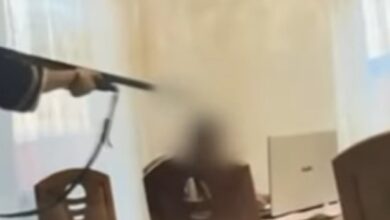 Photo of ВИДЕО: Девојче му впери пушка во главата на 11-годишниот брат