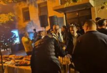 Photo of (ВИДЕО) Забава со ди-џеј и пенливо вино пред штабот на Герасимовски