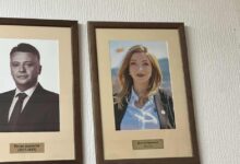 Photo of ФОТО: Данела ја закачи својата слика до Шилегов пред заминување – избрала колор