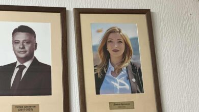 Photo of ФОТО: Данела ја закачи својата слика до Шилегов пред заминување – избрала колор