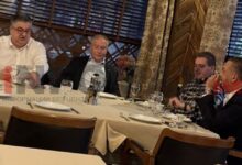 Photo of Црвенковски фотографиран со министер во Владата на Мицкоски