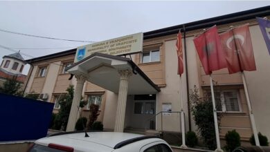Photo of Вратите на општина Врапчиште заклучени – поранешниот градоначалник: Јас ги затворив, вчера ми истече мандатот, клучот е кај премиерот