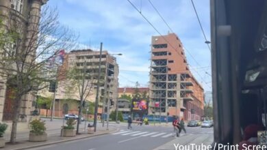 Photo of Студентите во Белград како жив штит ја бранат зградата на Генералштабот, не дозволуваат изградба на хотелот „Трамп“