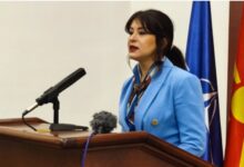 Photo of Мојсоска: МВР без реакција за дронот што ја снимаше генералката на Орце, ама затоа експресно донесоа забрана и приведоа новинари кога беа протестите за трагедијата во Кочани