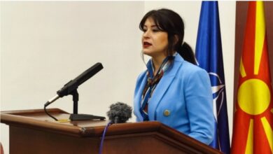 Photo of Мојсоска: МВР без реакција за дронот што ја снимаше генералката на Орце, ама затоа експресно донесоа забрана и приведоа новинари кога беа протестите за трагедијата во Кочани